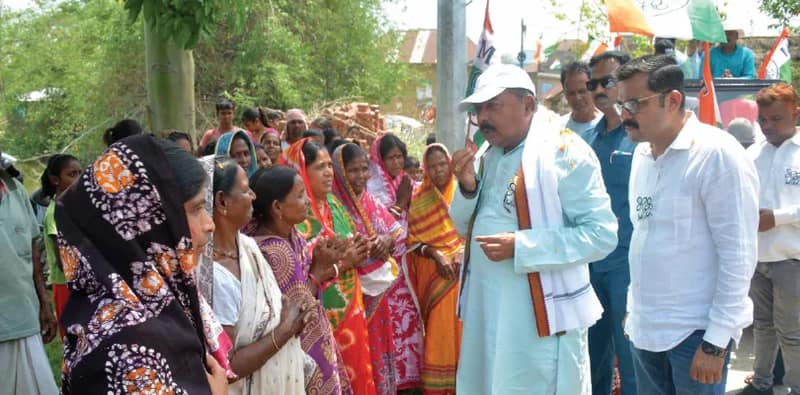 লাভপুরে অভিষেকের দেওয়া লক্ষ্য পূরণে দিনভর ময়দানে তৃণমূল প্রার্থী অভিজিৎ