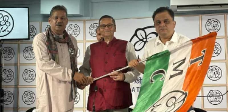বিজেপি ছেড়ে তৃণমূলের পতাকা নিলেন চন্দ্র বসু
