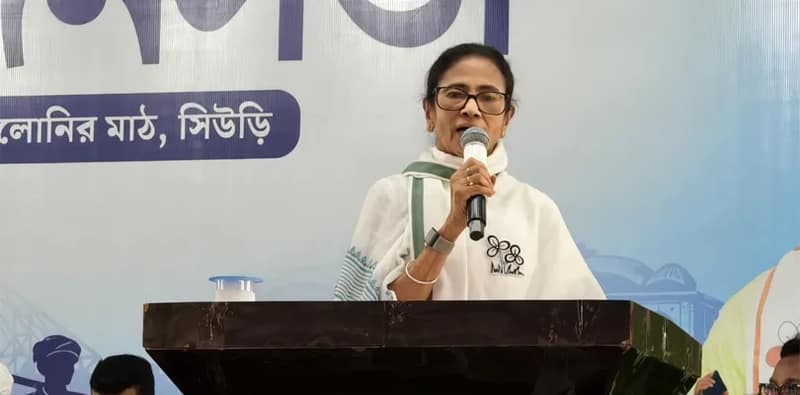 বাংলার রেলের জন্য কেন্দ্র কিচ্ছু করেনি :মমতা বন্দ্যোপাধ্যায়