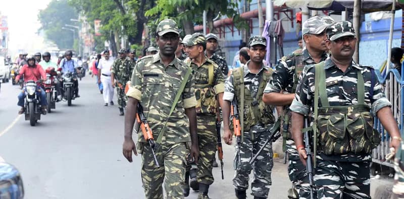 দ্বিতীয় দফা ভোটের নিরাপত্তায় ৯৭ কোম্পানি কেন্দ্রীয় বাহিনী মোতায়েন, হাওড়ায় উদ্ধার বিপুল নগদ ও অস্ত্র