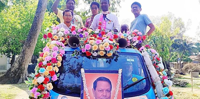 প্রচারে কংগ্রেসের ভরসা ‘প্রিয়দা’, ট্যাবলোয় সুসজ্জিত প্রয়াত নেতার ছবি