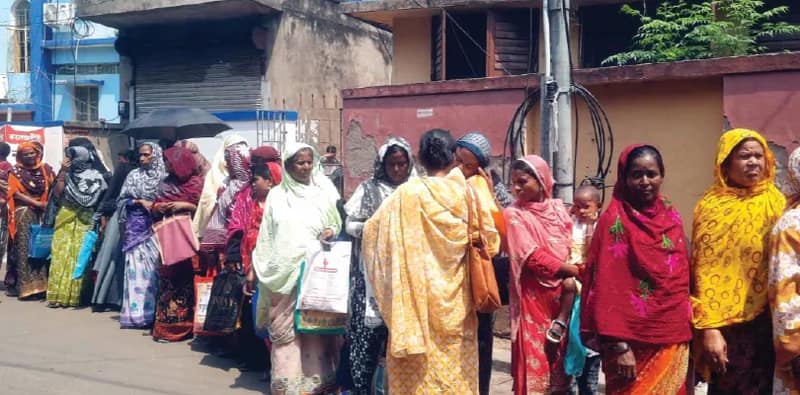 ট্রাইবুনালের লাইনে দাঁড়িয়ে নাস্তানাবুদ জনতা