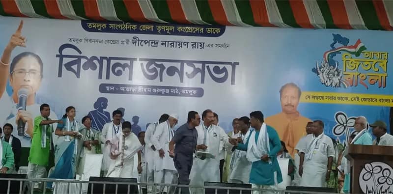 তমলুকের আস্তাড়া মাঠে নির্বাচনি সভায় মুখ্যমন্ত্রী মমতা বন্দ্যোপাধ্যায়