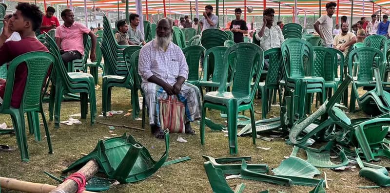 রাহুল গান্ধীর সামশেরগঞ্জের সভায় চরম অব্যবস্থা, ভাঙল চেয়ার ও ব্যারিকেড