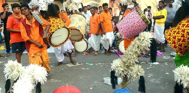 ভোটের প্রচারে মোটা টাকা বরাত, মুখে হাসি আউশগ্রামের ঢাকিদের