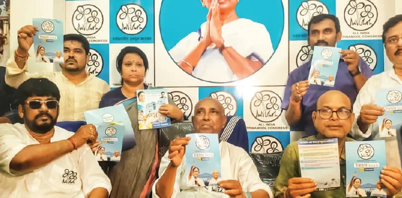 উন্নত হবে স্বাস্থ্য পরিষেবা, বাড়ি বাড়ি পাইপ লাইনে পৌঁছে যাবে রান্নার গ্যাস! মধ্যমগ্রাম, চাকদহ ও বনগাঁ উত্তরে পৃথক ইস্তাহার প্রকাশ তৃণমূলের