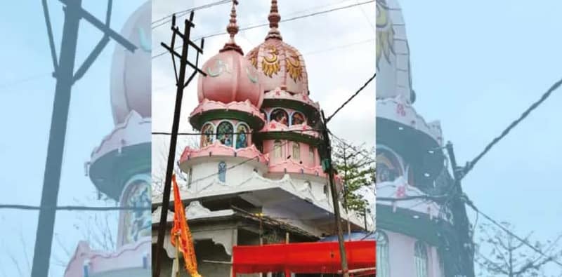 পাগলারহাট কালীমন্দিরে পুজো দিয়ে দিন শুরু করেন এলাকার বাসিন্দারা