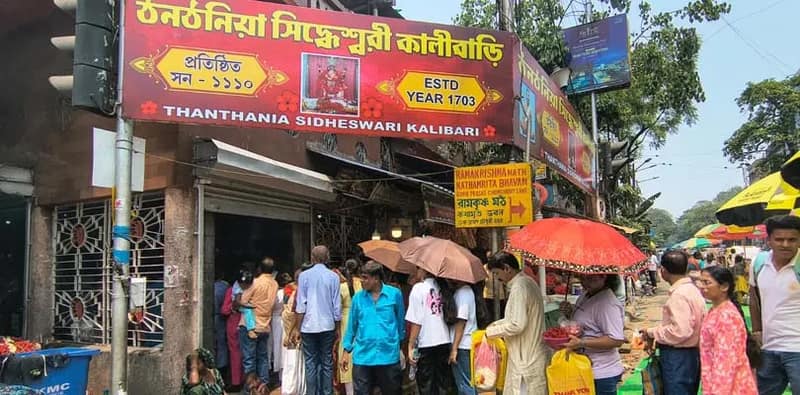 নববর্ষ উপলক্ষ্যে ঠনঠনিয়া কালীবাড়িতে ভক্তদের ভিড়