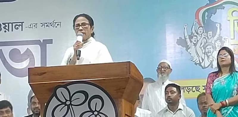 আমি ঘরে বসে থাকি না, আমাকে চমকালে আমি লড়ে যাই: মমতা