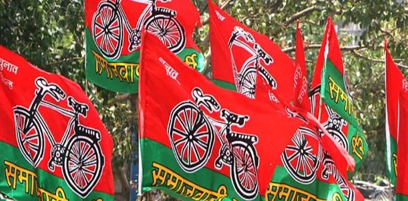 সংসদের আগামীকালের বিশেষ অধিবেশনের প্রাক্কালে জরুরি বৈঠক ডাকল সমাজবাদী পার্টি