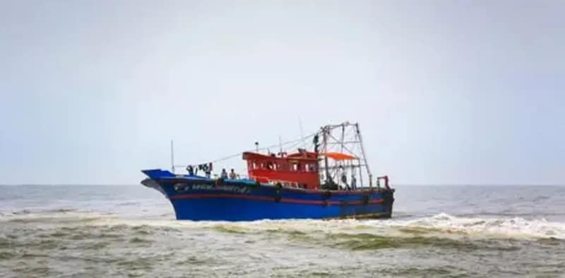 ২ মাস মাছ ধরায় নিষেধাজ্ঞা, ফিরল ট্রলার