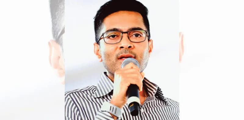 হাতে মাছ নিলে বাঙালি হয় না! বিজেপিকে তোপ অভিষেকের