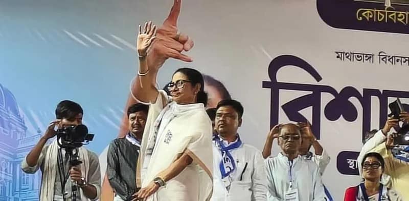 বাংলায় জিতে আমরা দিল্লি দখল করব: মমতা