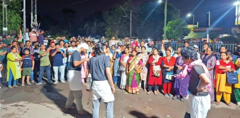 এসআইআরে হেনস্তা, প্রতিবাদী পথনাটিকা দেখতে ভিড় জমাচ্ছেন চাকদহের বাসিন্দারা