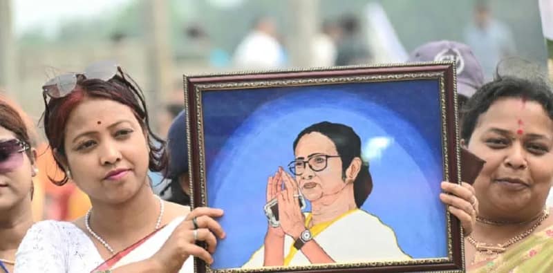 লক্ষ্মীর ভাণ্ডারের কথা বলতেই মাঠজুড়ে উলুধ্বনী, আপ্লুত মমতা