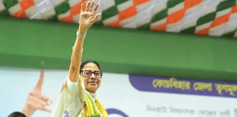বিজেপির স্বেচ্ছাচার গুঁড়িয়ে দিন: মমতা