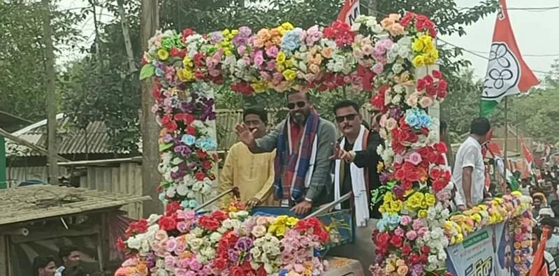 দাঁতনে তৃণমূল প্রার্থী মানিক মাইতির সমর্থনে ইউসুফ পাঠানের রোড শো তে জনজোয়ার