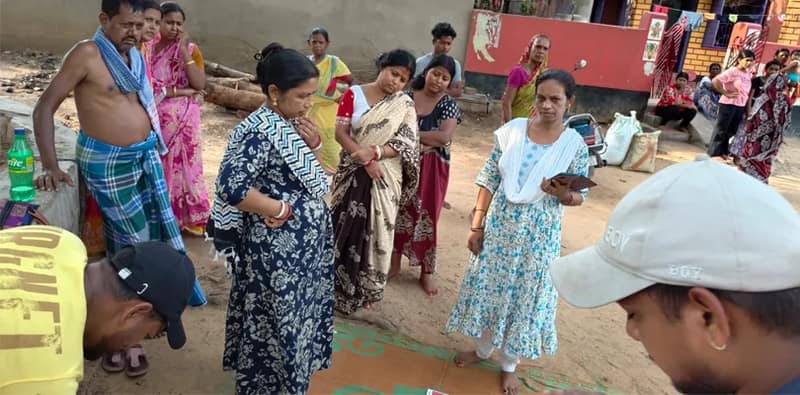 ঝাড়গ্রাম পুরসভার ৫ নম্বর ওয়ার্ডে বিজেপি মহিলা কর্মীদের বিরুদ্ধে অন্নপূর্ণা যোজনার ফর্ম দেওয়ার অভিযোগ  ঘিরে চাঞ্চল্য