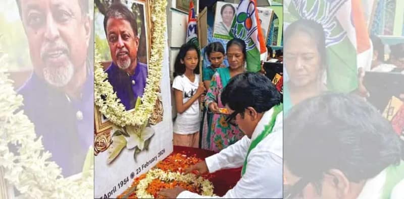 প্রয়াত মুকুলের ছবিতে মালা দিয়ে বীজপুরে প্রচার তৃণমূল প্রার্থীর