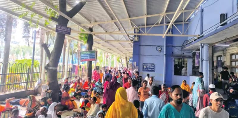 এনআরএস: আউটডোরের সামনে স্থায়ী শেড, রোদে স্বস্তি রোগী সহ পরিজনদের