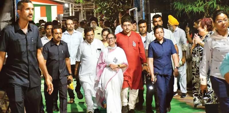 ‘রণংদেহি’ মমতায় আগ্রাসী ভবানীপুর, ‘এসআইআর নিয়ে আপনার লড়াই আমাদের মন্ত্র’