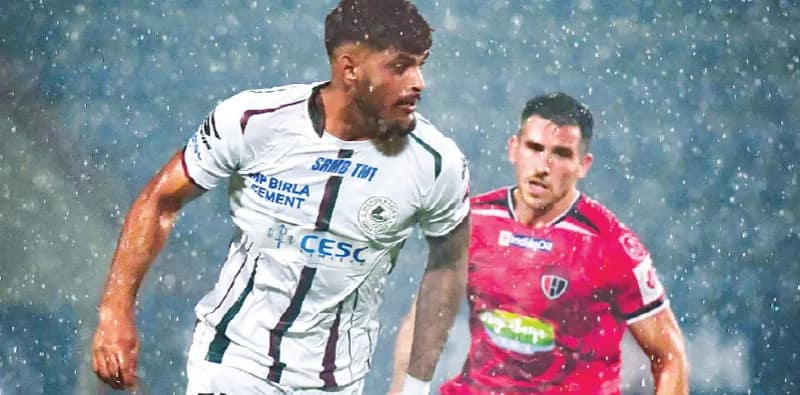 নর্থ ইস্টের বাধা টপকে শীর্ষস্থানে মোহন বাগান, বৃষ্টির কারণে দীর্ঘক্ষণ বন্ধ থাকল খেলা