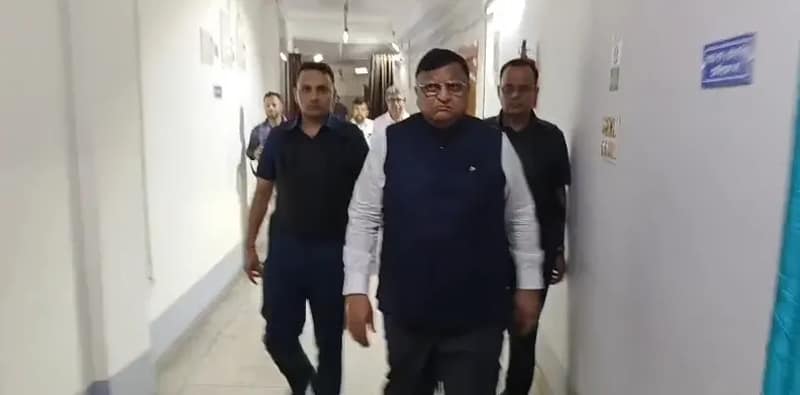বিধানসভা ভোটের তিন দিন আগে মালদহে এসে পৌঁছলেন মুখ্য নির্বাচনি আধিকারিক মনোজ আগারওয়াল