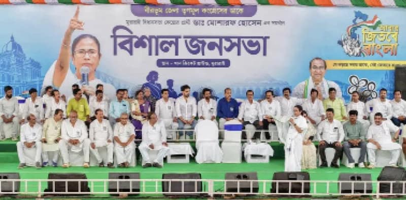 বিজেপিকে ঠেকাতে দরকারে আগেরদিন রান্না করে রাখবেন, মহিলাদের সতর্ক থাকার বার্তা মমতার