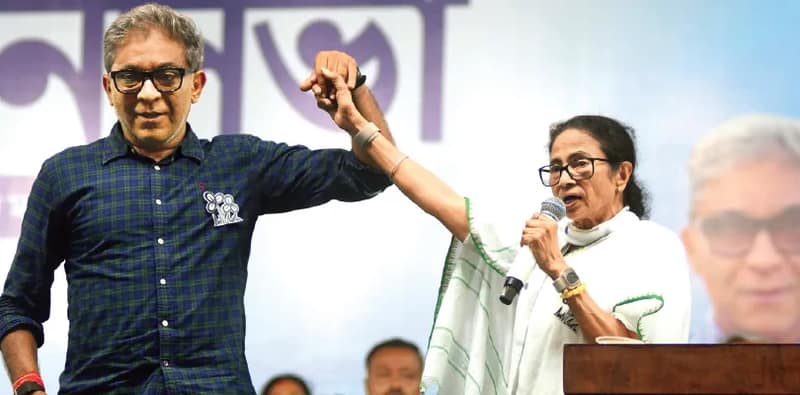 ‘জোড়া ফুল... ৫ নম্বরে দেবদীপকে মনে রাখুন’, খড়দহের ভিড়ে ঠাসা জনসভা থেকে বার্তা মমতার