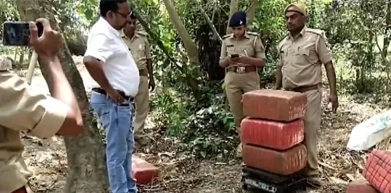 বিহারের মোতিহারি পুলিশের হাতে উদ্ধার  ৫০ লক্ষ টাকা মূল্যের ১০৪ কেজি গাঁজা