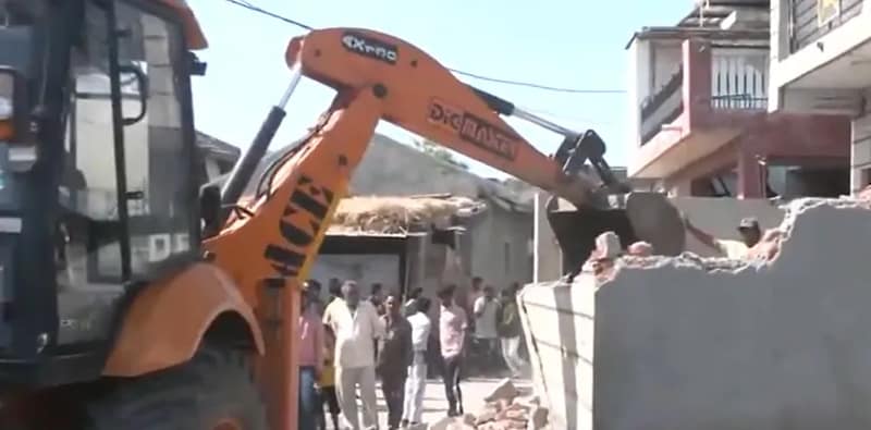 আমেদাবাদের ধান্ধুকায় জবরদখল উচ্ছেদ অভিযানে প্রশাসন