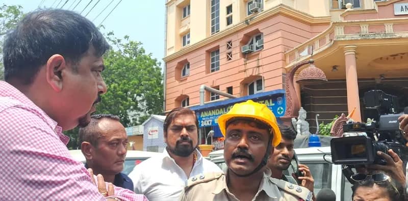 সল্টলেক করুণাময়ীর বেসরকারি হাসপাতালে আগুন, আতঙ্ক, ঘটনাস্থলে দমকলমন্ত্রী
