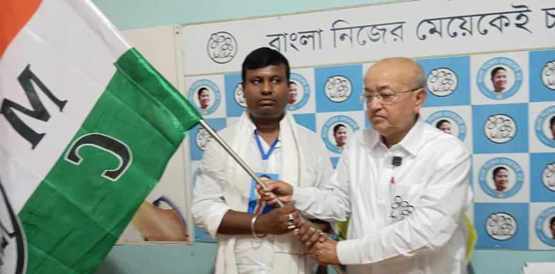 তৃণমূলে যোগ দিলেন মুর্শিদাবাদের খড়গ্রামের আম জনতা উন্নয়ন পার্টির প্রার্থী যাদব দাস
