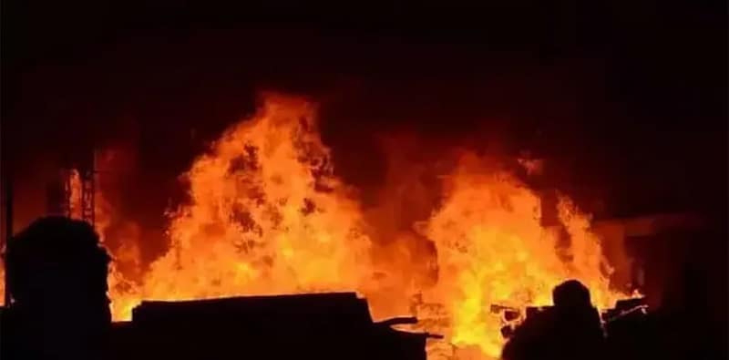 বারুইপুরের ব্যাটারি কারখানায় বিধ্বংসী আগুন, জখম দুই দমকলকর্মী