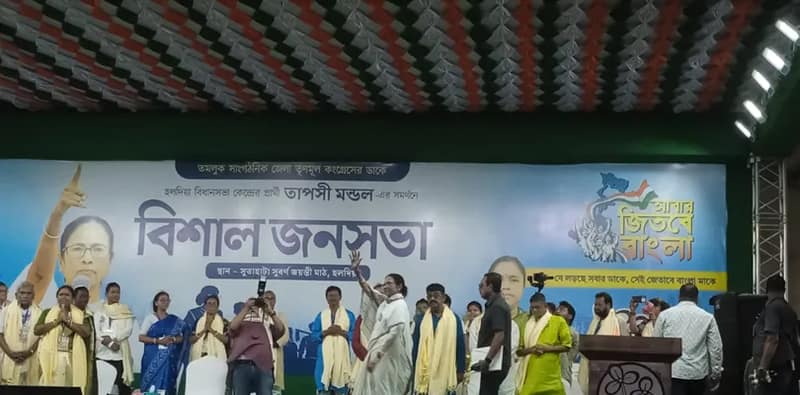গদ্দারকে জিততে দেবেন না: মমতা