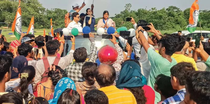 প্রচারের শেষলগ্নে দেব, কোয়েলকে দেখতে ঘাটালের পথে মানুষের ঢল,