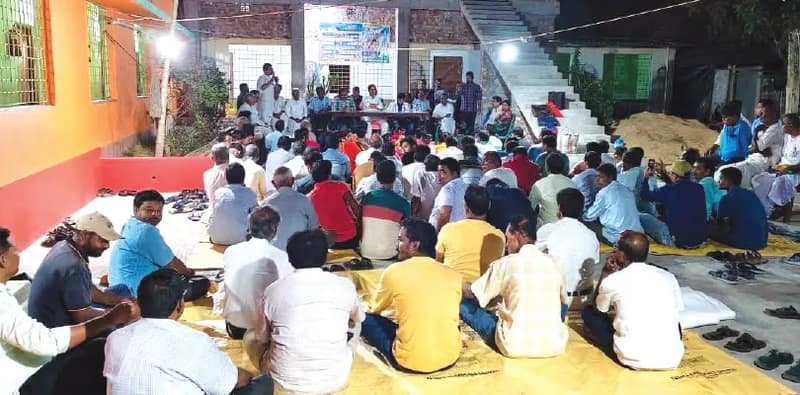 পাড়া বৈঠকেই জোর তৃণমূলের, বিরোধীদের পছন্দ সভা-মিছিল