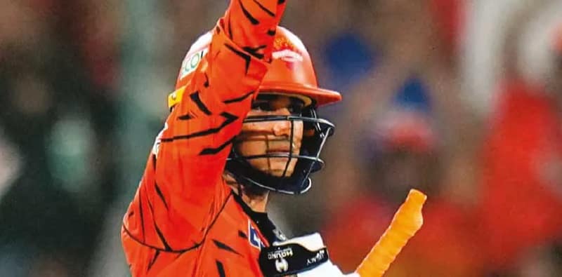 অভিষেকের সেঞ্চুরি, বড় রান হায়দরাবাদের