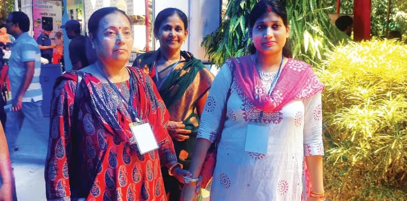 স্ট্রোকে দুই পা অসাড়, সহকর্মীর কাঁধে ভর দিয়েই ভোটের ডিউটিতে বীণা