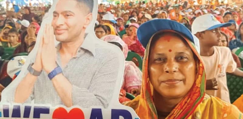 ক্রাচ নিয়ে অভিষেকের সভায়, প্রবল গরমেও জয়নগরে জনজোয়ার
