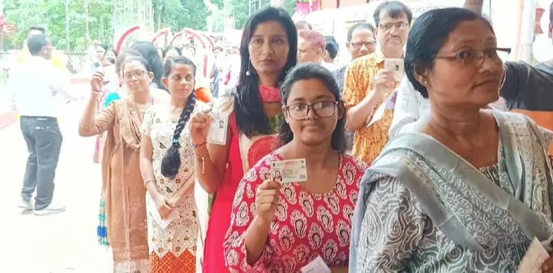 জলপাইগুড়ি জেলায় সকাল ৯টা পর্যন্ত প্রদত্ত ভোটের হার ১৮.৫০ শতাংশ