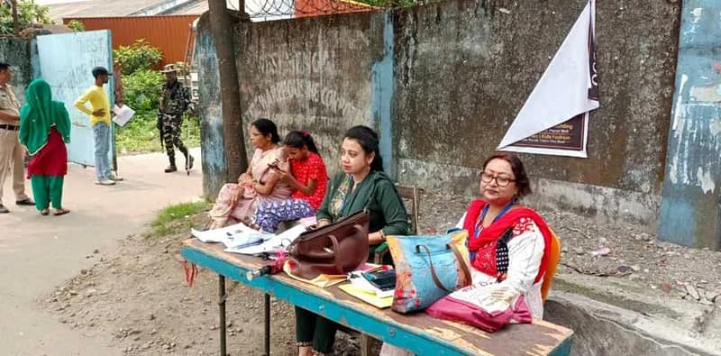 ভোটার সহায়তা কেন্দ্রে শেড নেই, ক্ষুব্ধ বিএলও'রা, শিলিগুড়ির ১৫৭ ও ১৫৮ নম্বর বুথে ঘটনা