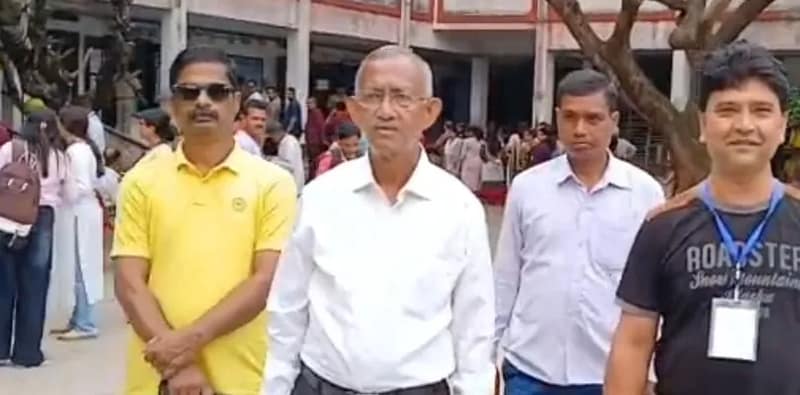 ভোট দিলেন তৃণমূল প্রার্থী গৌতম দেব