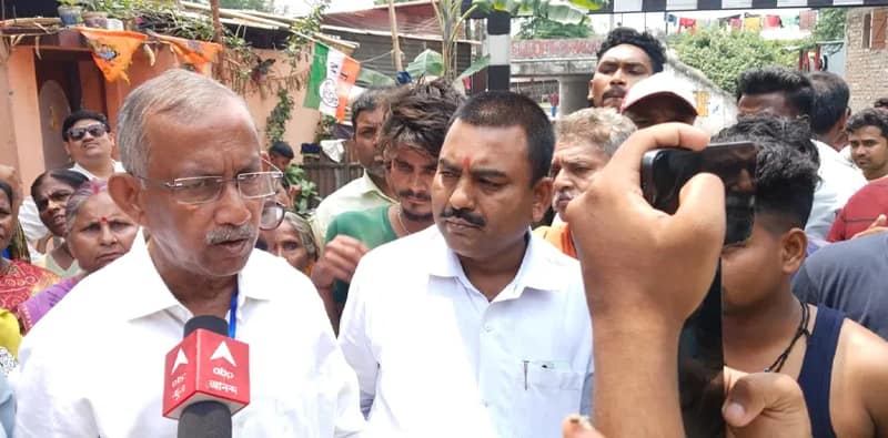 শিলিগুড়ি শহরে ১নম্বর ওয়ার্ডে ৪৯ বুথে এক ভোটারের নামে ভোট পড়ে যাওয়ায় চাঞ্চল্য গোটা এলাকায়