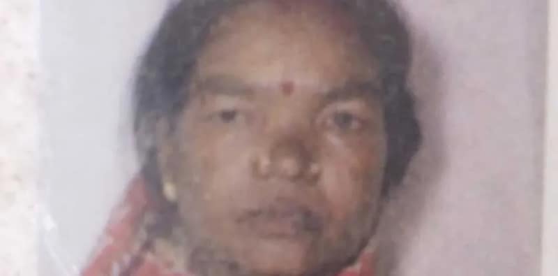 মালতিপুর বিধানসভা কেন্দ্রের, বাগদিপাড়ার ১৫২ নম্বর বুথে হাতে কালি দিয়েও ভোট দিতে পারলেন না বৃদ্ধা, বুথের মধ্যেই পড়ে গিয়ে মৃত্যু হল কলি মন্ডলের(৬০)