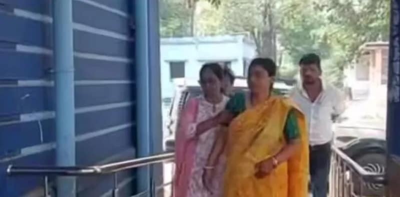 তীব্র গরম, অসুস্থ মহিলা ভোট কর্মী, ভর্তি হাসপাতালে