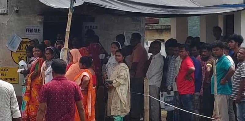 মুর্শিদাবাদে দুপুর ১ টা পর্যন্ত ৬২.৭১ শতাংশ ভোট পড়েছে