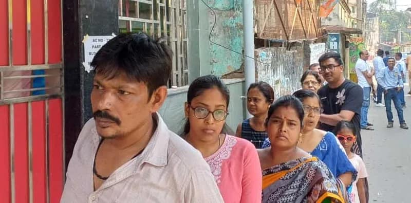 পশ্চিম মেদিনীপুরে দুপুরে ১টা পর্যন্ত ভোট পড়লো ৬৫.৭৭ শতাংশ