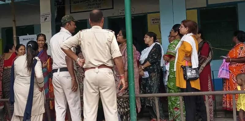 কোচবিহারে দুপুরে ১টা পর্যন্ত ভোট পড়লো ৬০.৭৫ শতাংশ