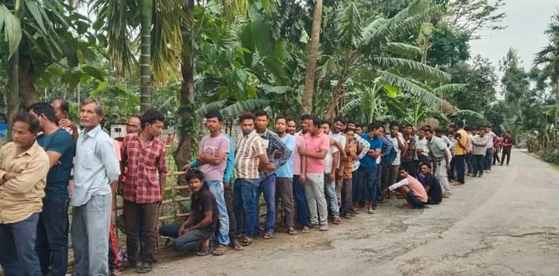 দক্ষিণ দিনাজপুর জেলায়  দুপুরে ১টা পর্যন্ত ভোট পড়লো ৬৩.০৫ শতাংশ